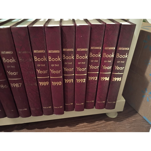 Vintage Britanica Book of The Year Set of 22 Hardcover Books In Great Condition - Picture 3 of 5